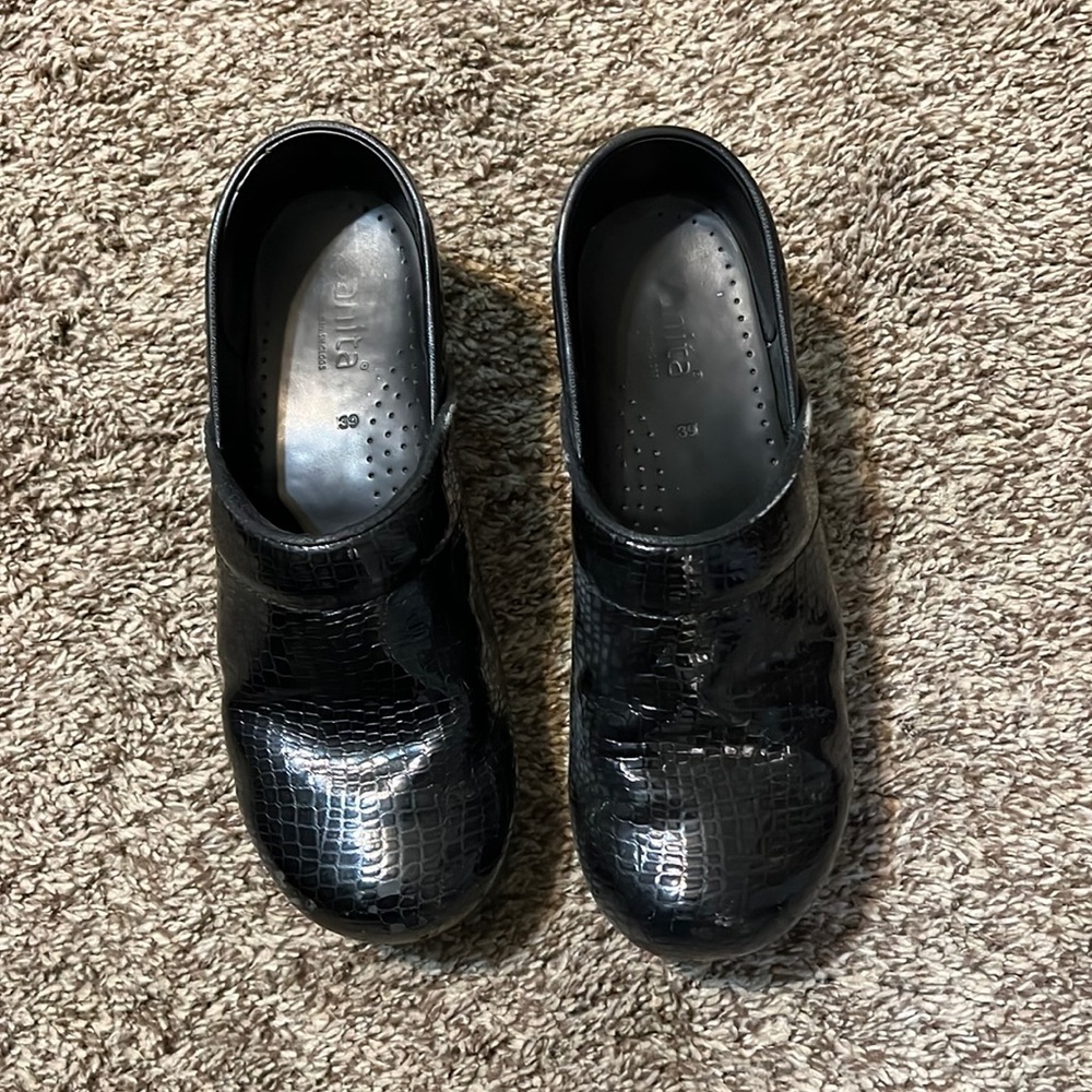 Sanita, the original danish clog. Patent leather size 39